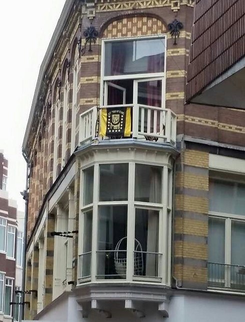 גם בבלגיה כבר אפשר למצוא דגלים של בית"ר ()