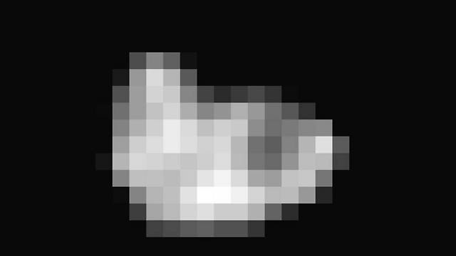 אחד הירחים של פלוטו (צילום: נאס"א) (צילום: נאס
