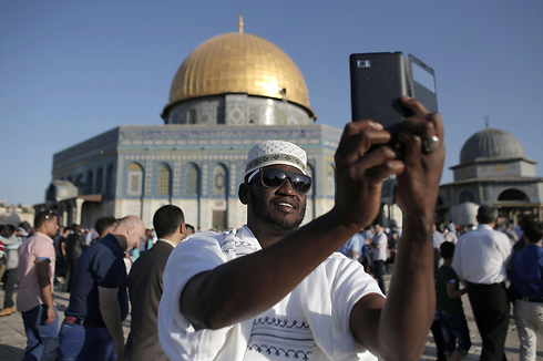 A selfie at the Dome of the Rock (Photo: AFP)