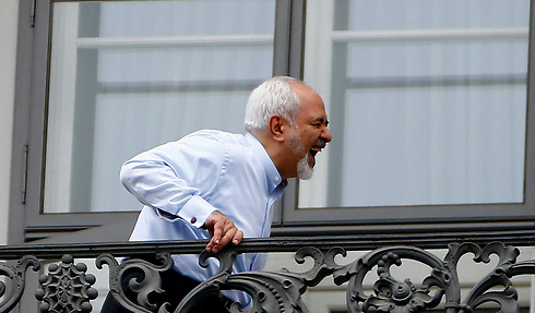 הכוכב של איראן, שר החוץ זריף במהלך המו"מ (צילום: רויטרס) (צילום: רויטרס)