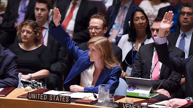 שגרירת ארה"ב באו"ם, סמנתה פאוור מצביעה במועצת הביטחון בעד הסכם הגרעין (צילום: AFP) (צילום: AFP)