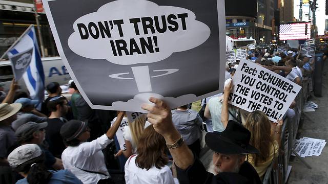 Protests against the Iran deal. Gulf states call it "naive". (Photo: Reuters)