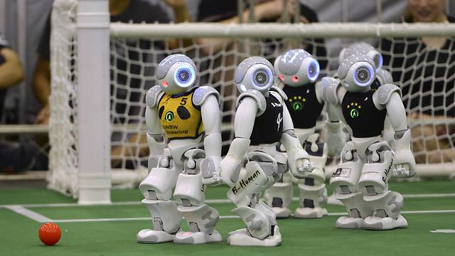 The robotic duel (Photo: Reuters)