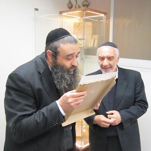 Rabbi Moshe Chadid with scholar Yaakov Atar, one of last people familiar with the Baqashot collection of songs and prayers (photo courtesy of the Shaar Binyamin Institute)