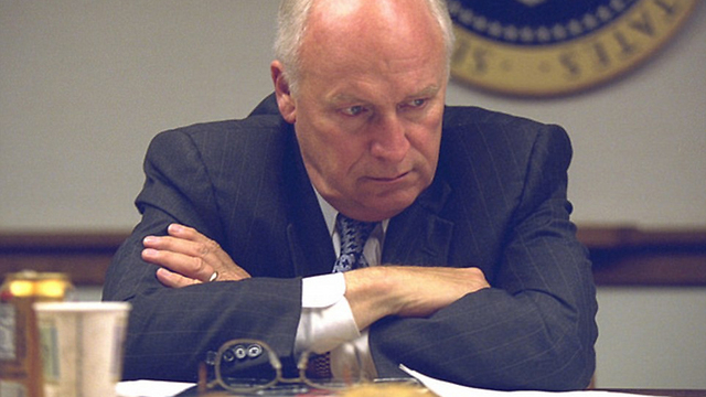 Cheney removes his glasses (Photo:US National Archives) 