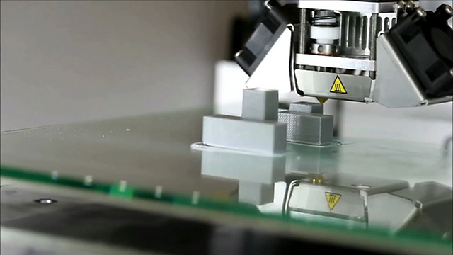 מדפסות תלת מימד - יכולות להדפיס פרוטזה וגם אקדח ()