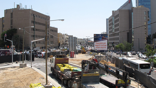 כאן עובדים. רחוב יהודה הלוי בתל אביב  (צילום: ירון ברנר) (צילום: ירון ברנר)
