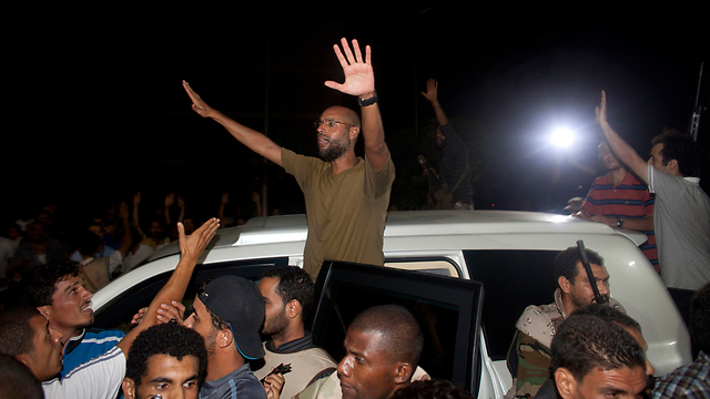 חוזר לחיק העם. סייף אל-איסלאם קדאפי (צילום: AP) (צילום: AP)