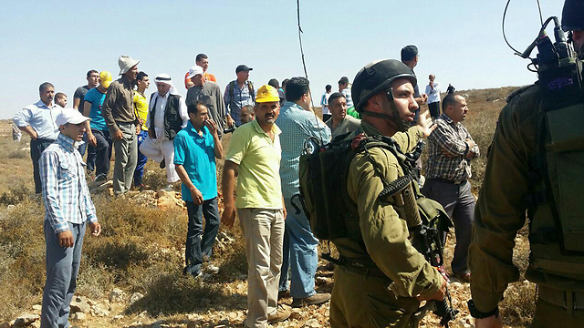 Palestinians and settlers clash near Esh Kodesh (Photo: Tazpit)
