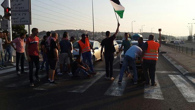 Protesters blocking Highway 65 (Photo: Hassan Shaalan)