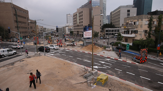 Construction of the light rail in Tel Aviv on Monday (Photo: Motti Kimchi)