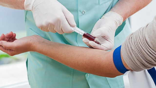 בדיקת הדם תאבחן האם עליכם ליטול תוסף ויטמין E או לא (צילום: shutterstock) (צילום: shutterstock)