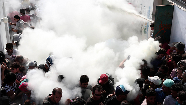 המהומות שפרצו בקוס (צילום: AP) (צילום: AP)