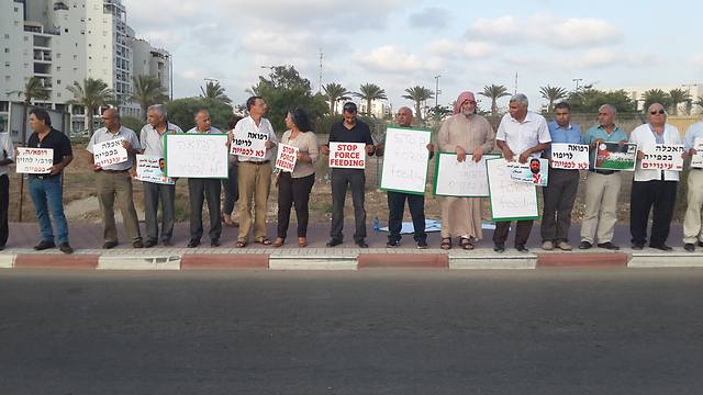 ההפגנה שהייתה אתמול נגד הזנתו בכפייה של עלאן (צילום: רועי עידן) (צילום: רועי עידן)