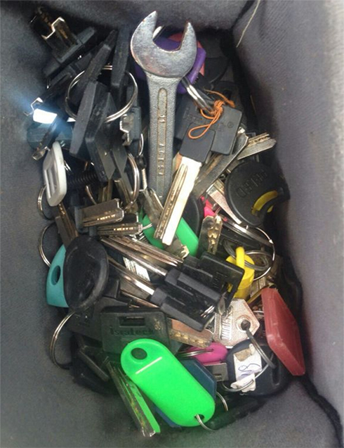 המפתחות שנמצאו במכונית (צילום: דוברות משטרת ישראל) (צילום: דוברות משטרת ישראל)
