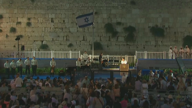 Ceremony for fallen soldiers at Western Wall (Photo: Mizmor Productions)