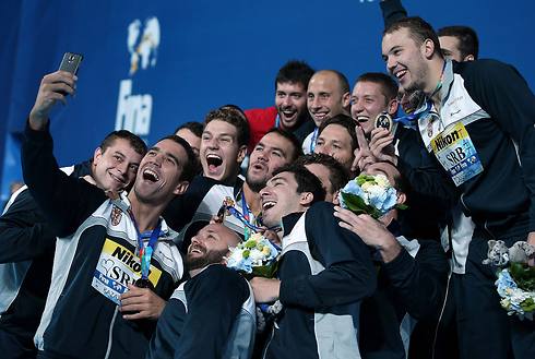 הצהרת כוונות לקראת האולימפיאדה. נב' הכדורמים של סרביה (צילום: AFP) (צילום: AFP)