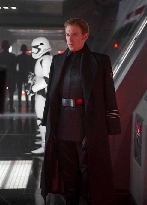 דואנל גליסון כגנרל הוקס ב"מלחמת הכוכבים: הכוח מתעורר" ()