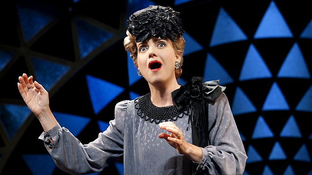רמה מסינגר על הבמה בתיאטרון באר שבע (צילום: דניאל קמינסקי) (צילום: דניאל קמינסקי)