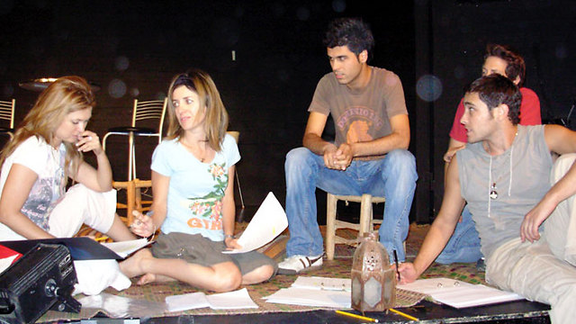 רמה מסינגר (שניה משמאל) עם אמיר פיי גוטמן, טל מוסרי ומיכל ינאי ()