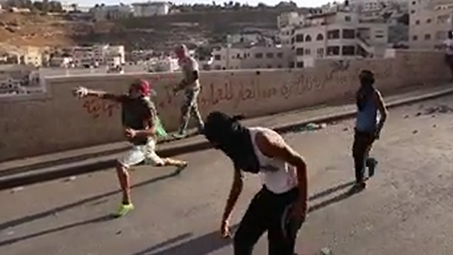 Throwing stones in East Jerusalem 
