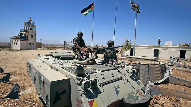 Jordanian forces on the border with Syria (Photo: AP)