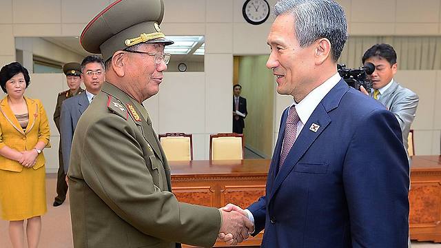בדרך לרגיעה? נציגי דרום וצפון קוריאה (צילום: Getty Images) (צילום: Getty Images)