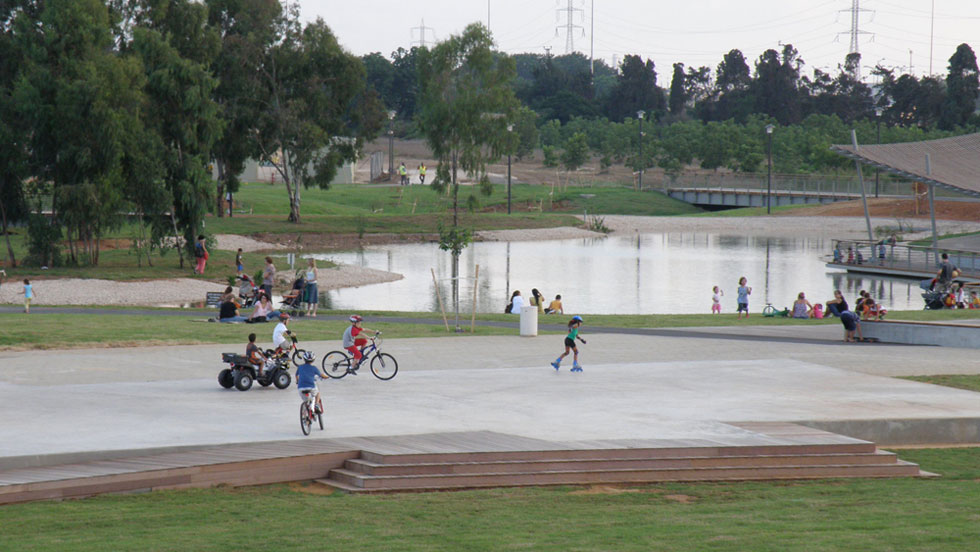 פארק הרצליה, שחנוכתו הראשונית הייתה ב-2008, המשכו נחנך לפני שנתיים והשלב השלישי שלו טרם הסתיים (צילום: RonAlmog, cc)