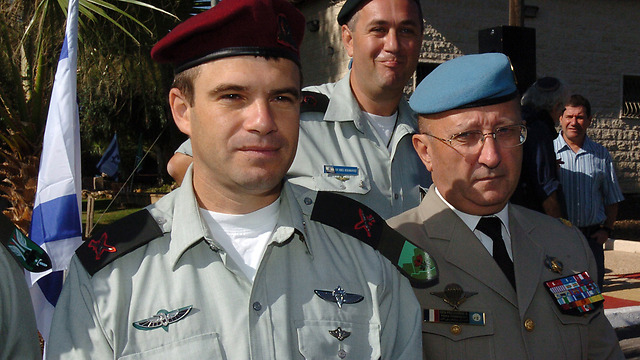 Hirsch, left, during his IDF service in 2006 (Photo: Effi Sharir)