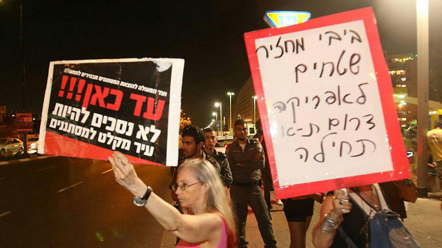 תושבי דרום תל אביב מפגינים. מתלוננים על חד צדדיות (צילום: אבי מועלם) (צילום: אבי מועלם)