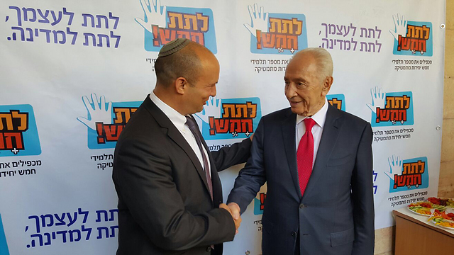 Education Minister Bennett with Peres (Photo: Mark Neiman, GPO)