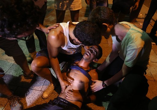 Lebanese anti-government protesters help an injured protester after Lebanese policemen dispersed a rally against the on-going trash crisis and alleged government corruption, in Beirut (Photo: AP)