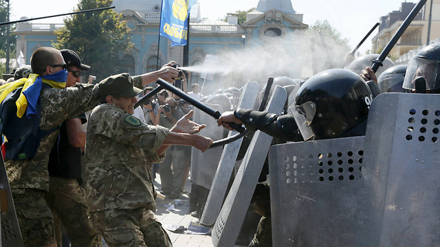 אוקראינים רבים חוששים לפגיעה בריבונות ובעצמאות המדינה (צילום: רויטרס) (צילום: רויטרס)