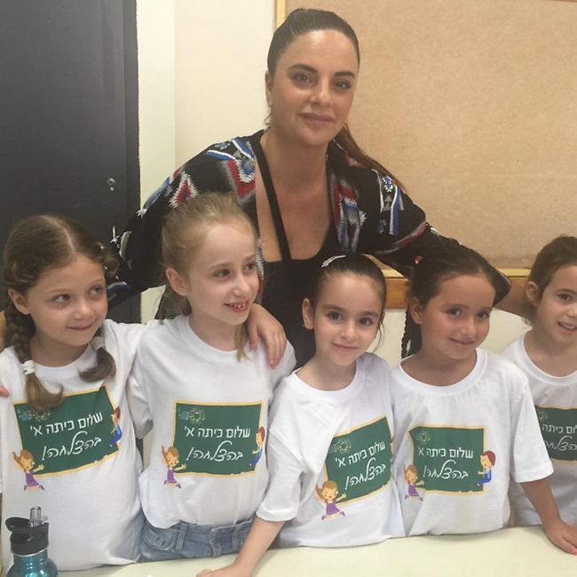 בונה קבוצת כדורגל של בנות? אופירה אסייג