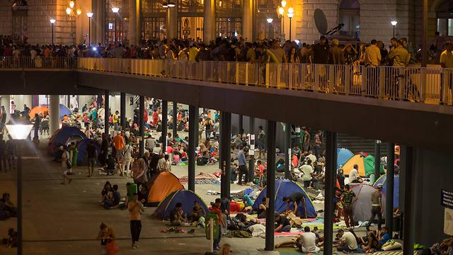 מחנה הפליטים בתחנת הרכבת בבודפשט (צילום: סוכנות גטי) (צילום: סוכנות גטי)