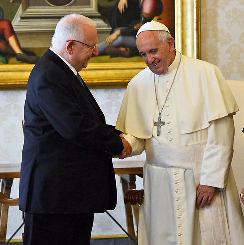 Reuven Rivlin and Pope Francis at the Vatican in Rome. (Photo: Haim Tzach, GPO)