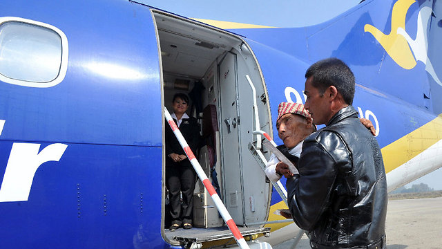 בטיסה הראשונה בחייו, לפני 4 שנים (צילום: AFP) (צילום: AFP)