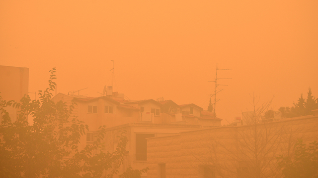 Orange skies in Haifa (Photo: Asaf Malka)