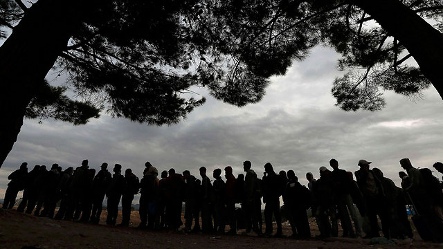 מספר שיא של מהגרים ביום. גבול מקדוניה-יוון (צילום: רויטרס) (צילום: רויטרס)