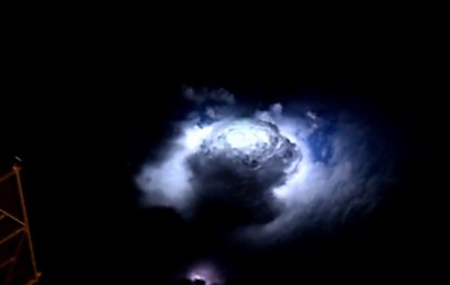 סופת ברקים גדולה כפי שצולמה מתחנת החלל הבינלאומית ע"י האסטרונאוט הדני אנדראס מוגנסן (צילום: סוכנות החלל האירופית) (צילום: סוכנות החלל האירופית)