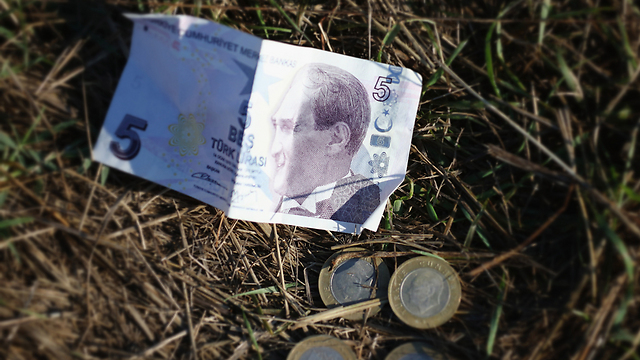 Turkish currency, left behind for lack of use inside Europe. (Photo: Getty Images)