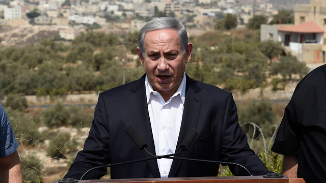 Prime Minister Benjamin Netanyahu announces plans for new measures on Wednesday (Photo: Reuven Castro)
