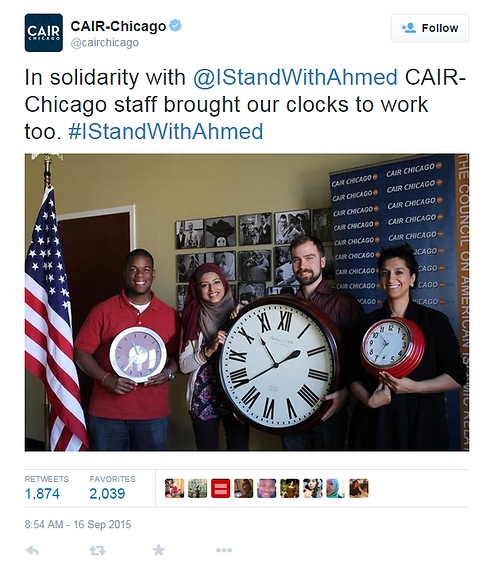 מצטלמים עם שעונים כדי להביע הזדהות עם אחמד (צילום: מתוך טוויטר) (צילום: מתוך טוויטר)