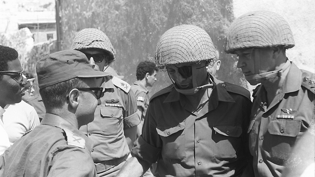 Left to right: Rehavam Ze'evi, then-GOC Central Command Uzi Narkiss, then-defense minister Moshe Dayan and IDF chief Yitzhak Rabin during the Six Day War (Photo: IDF Archive)