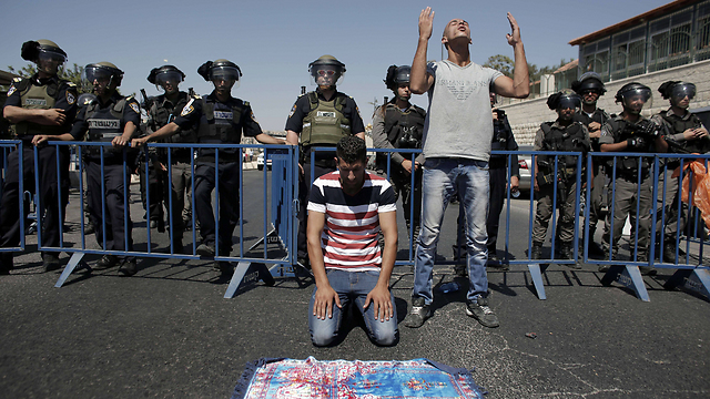 Israeli security forces look on during Friday prayers (Photo: AFP)