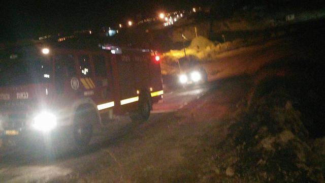 הערב: בקת"ב הצית שריפה בבסיס בבנימין, אבנים ובקת"ב הושלכו על כוחות הכיבוי (צילום: דוברות כבאות מחוז שי) (צילום: דוברות כבאות מחוז שי)