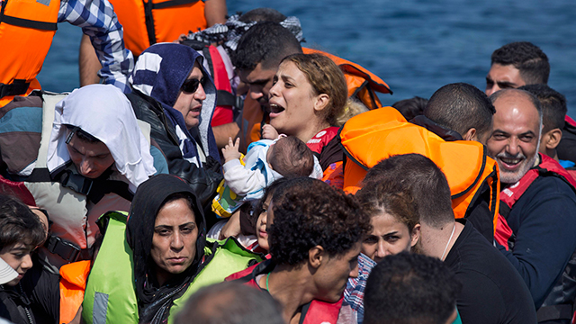 פליטים מסוריה באי היווני לסבוס (צילום: AP) (צילום: AP)