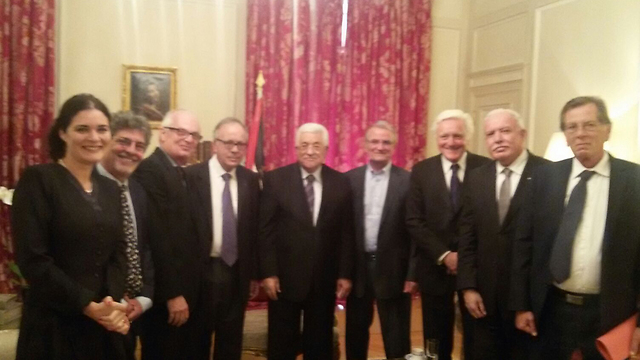 אבו מאזן בפגישה עם השגרירים הישראלים לשעבר ()
