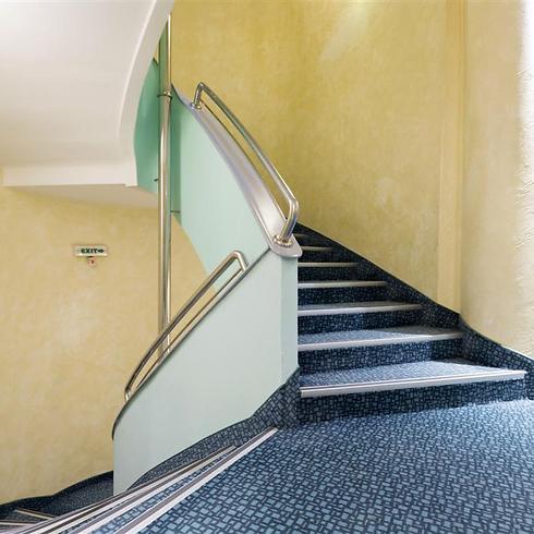 קשה לביים נפילה במדרגות (צילום: shutterstock) (צילום: shutterstock)