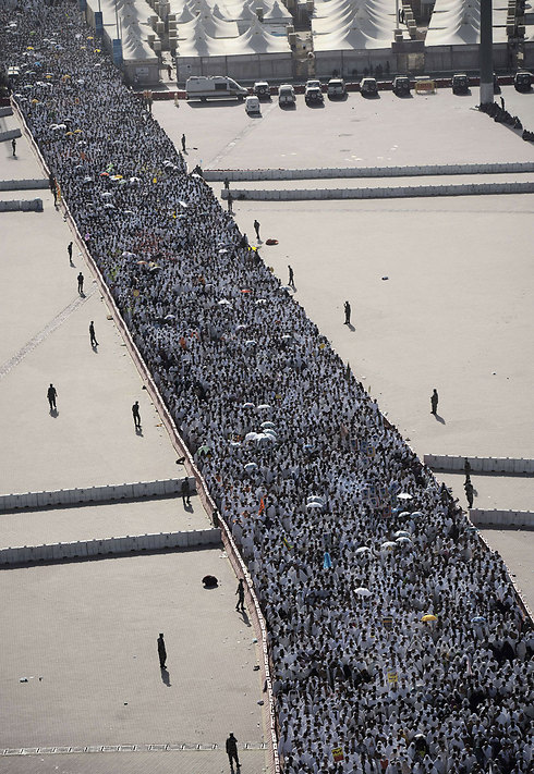 Muslims walking in the Mina valley prior to the Hajj stampede (Photo: AFP)